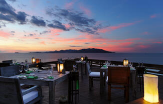 Dining on the Rocks View
