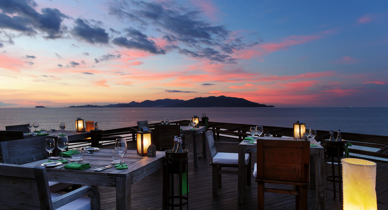 Dining on the Rocks View